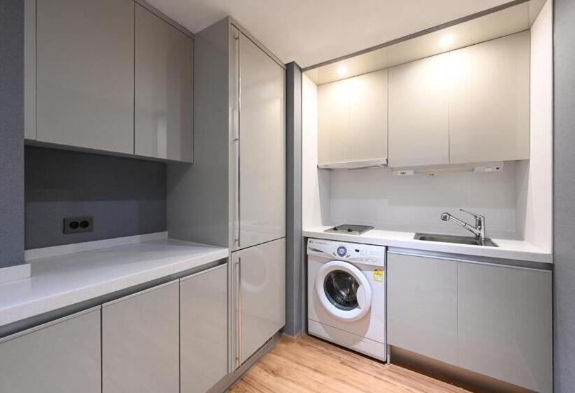 اتاق لوکس با چشم‌انداز دریا, Kolon Seacloud