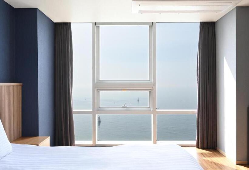 اتاق لوکس با چشم‌انداز دریا, Kolon Seacloud