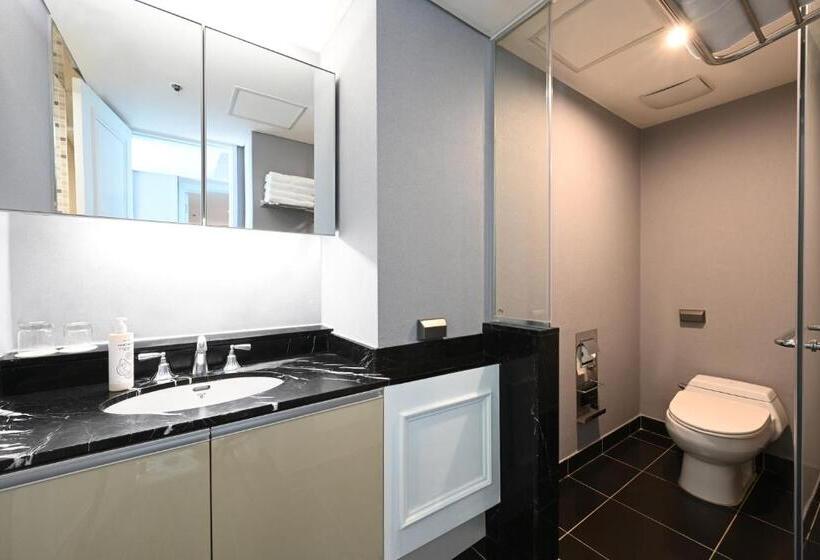 سوئیت اجرایی با چشم‌انداز دریا, Kolon Seacloud