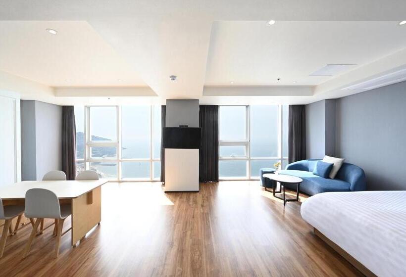 سوئیت اجرایی با چشم‌انداز دریا, Kolon Seacloud