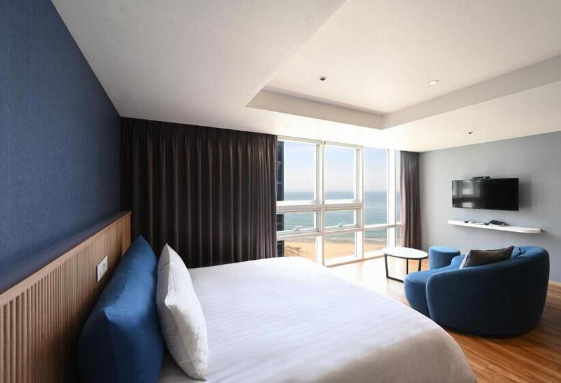 سوئیت اجرایی با چشم‌انداز دریا, Kolon Seacloud