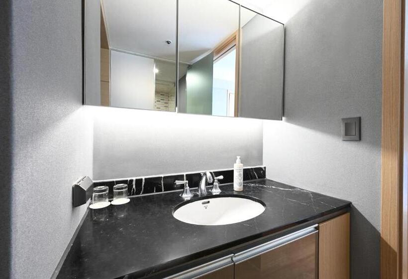 سوییت جونیور, Kolon Seacloud