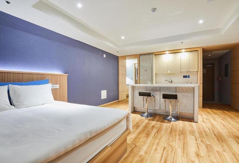 سوییت جونیور با چشم‌انداز دریا, Kolon Seacloud