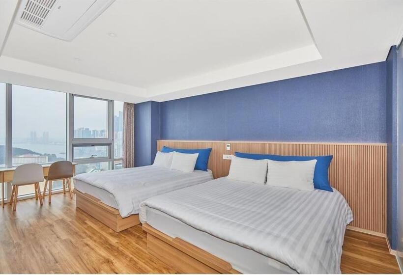 اتاق لوکس با چشم‌انداز دریا, Kolon Seacloud