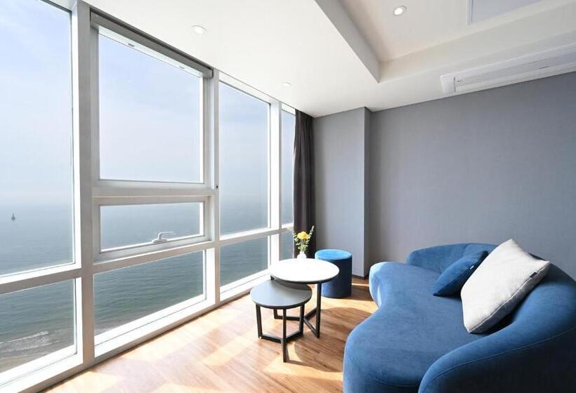 سوئیت اجرایی با چشم‌انداز دریا, Kolon Seacloud