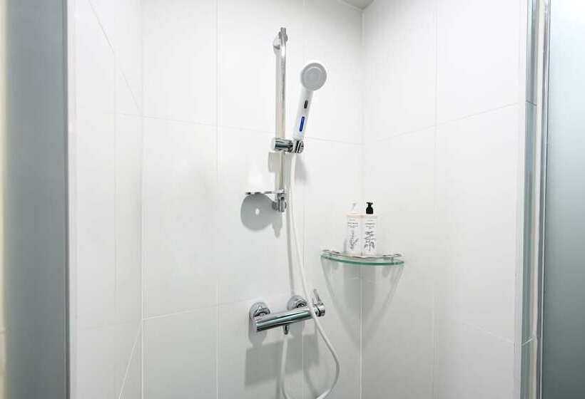 اتاق لوکس با چشم‌انداز دریا, Kolon Seacloud