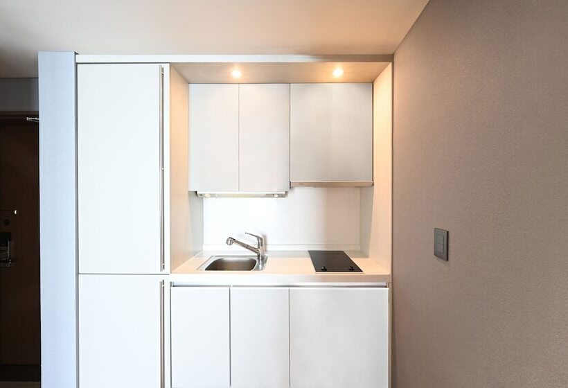 اتاق لوکس با چشم‌انداز دریا, Kolon Seacloud