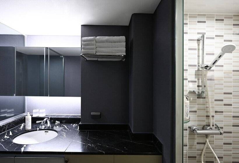 سوئیت اجرایی با چشم‌انداز دریا, Kolon Seacloud