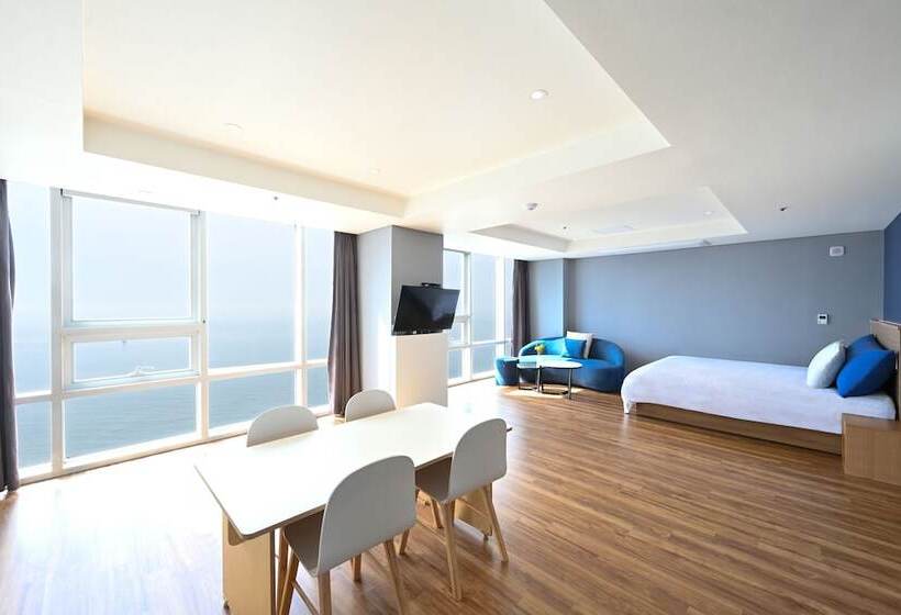 سوئیت اجرایی با چشم‌انداز دریا, Kolon Seacloud