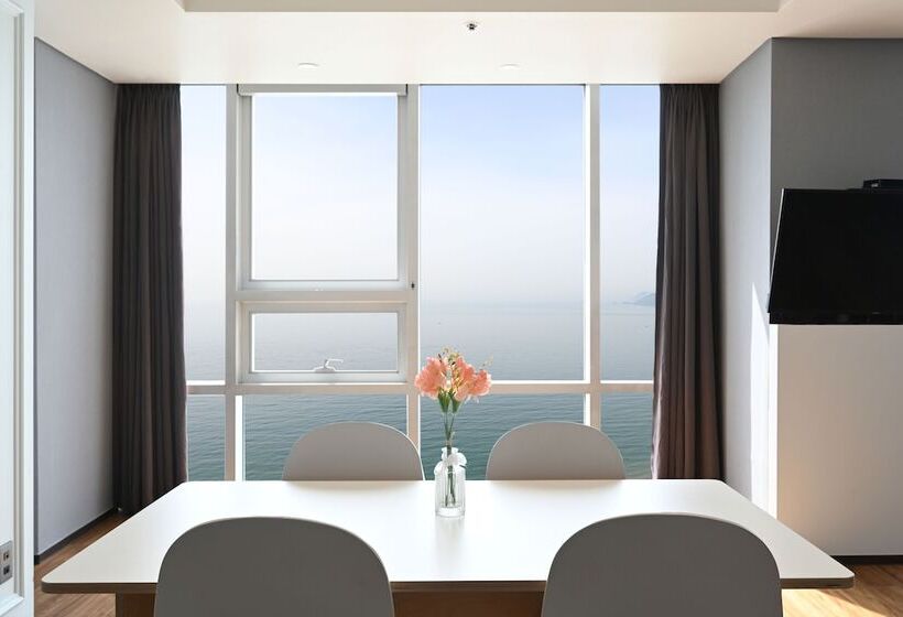 سوئیت اجرایی با چشم‌انداز دریا, Kolon Seacloud