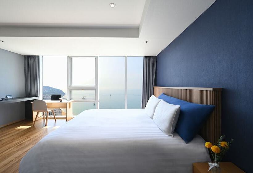 سوییت جونیور با چشم‌انداز دریا, Kolon Seacloud