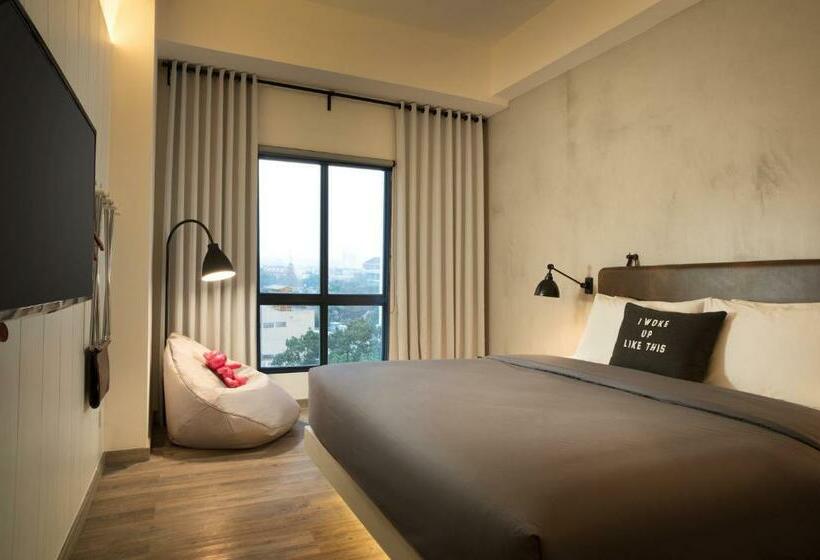 带特大床的标准间, Moxy Bandung