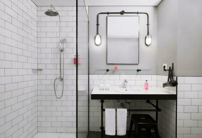Quarto Estandar Vista Cidade, Moxy Bandung