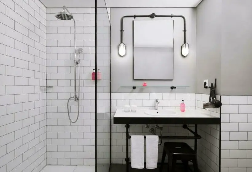 Chambre Standard Vue Ville, Moxy Bandung