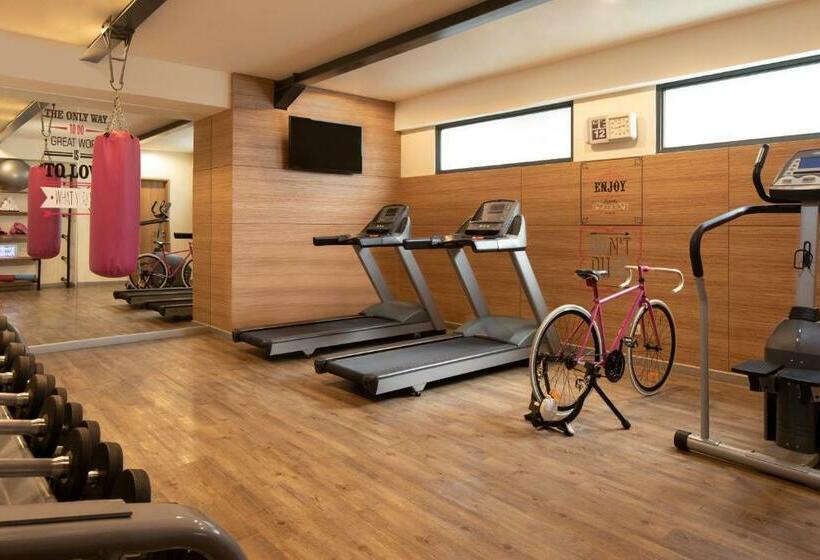 带特大床的标准间, Moxy Bandung