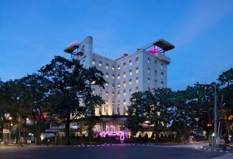 带特大床的标准间, Moxy Bandung