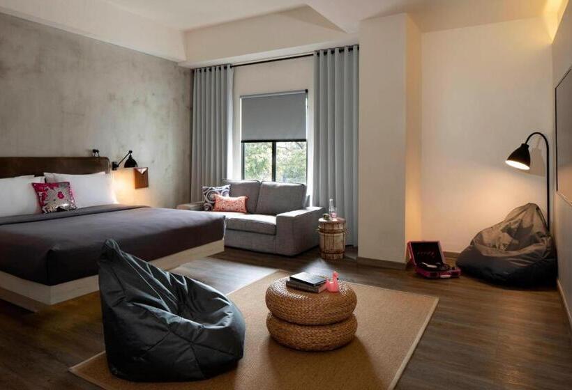 Люкс Кровать Квин, Moxy Bandung