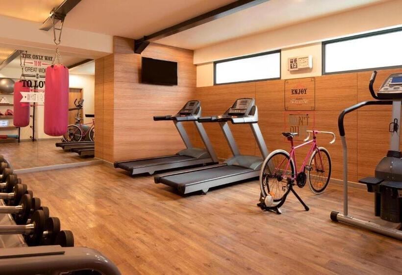 带皇后床的套间, Moxy Bandung