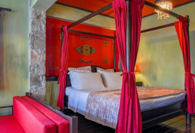 چشماندازهای پهناور سوئیت جونیور, Monastiri Guesthouse