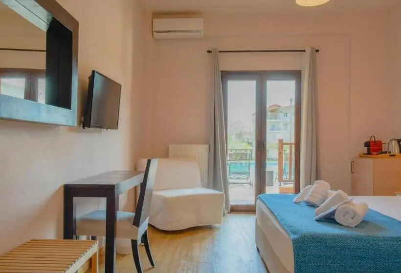 プールの見えるスーペリアルーム, Monastiri Guesthouse