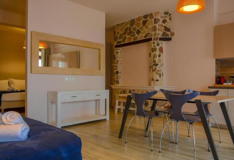 سوییت خانوادگی, Monastiri Guesthouse