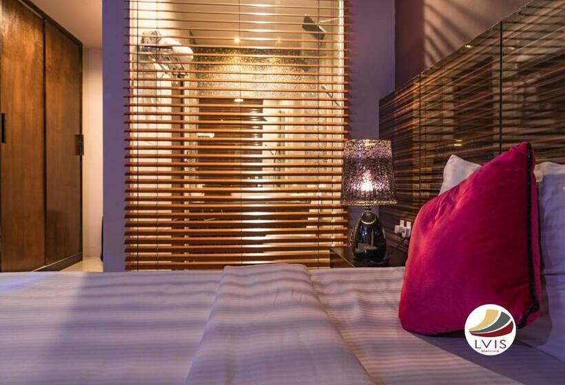 اتاق لوکس, Lvis Blancura