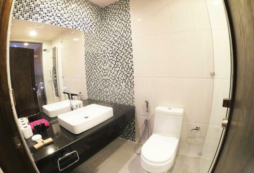 اتاق لوکس, Lvis Blancura