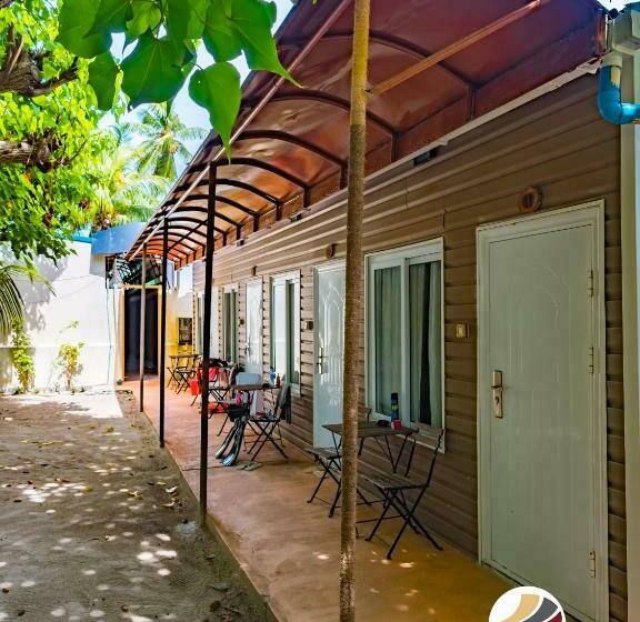 اتاق اقتصادی با چشمانداز دریا, Lvis Blancura