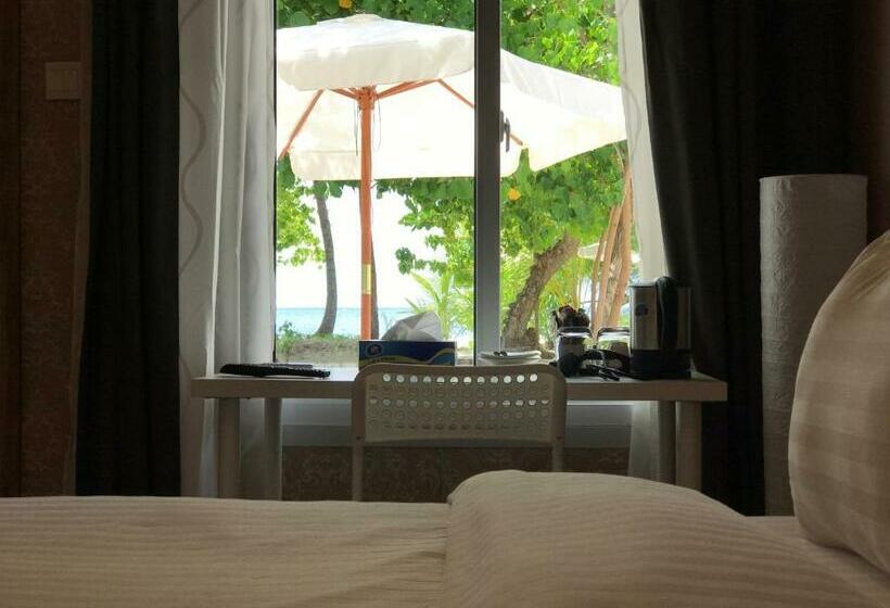 اتاق اقتصادی با چشمانداز دریا, Lvis Blancura