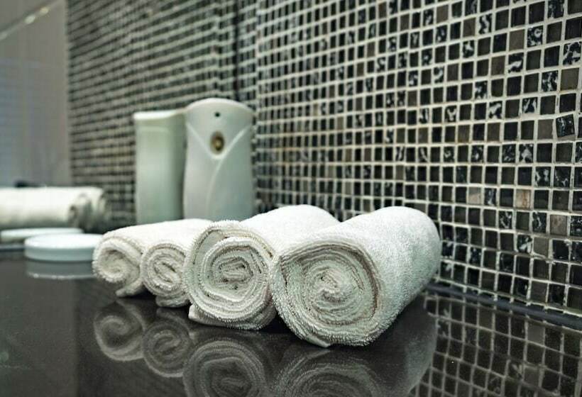 اتاق لوکس, Lvis Blancura