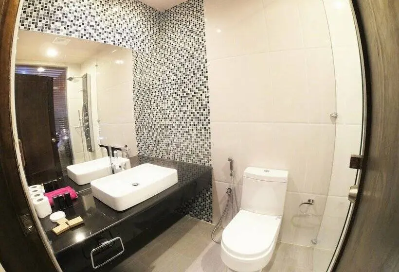 اتاق لوکس, Lvis Blancura