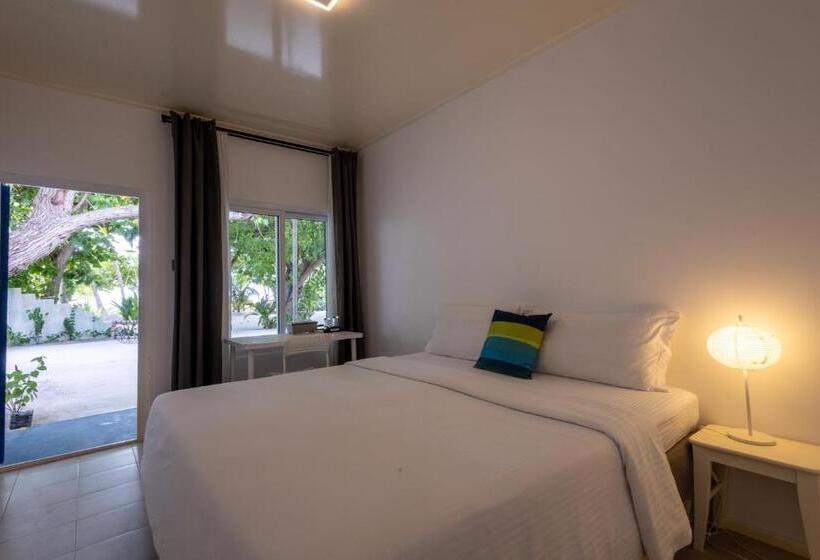 اتاق اقتصادی با چشمانداز دریا, Lvis Blancura