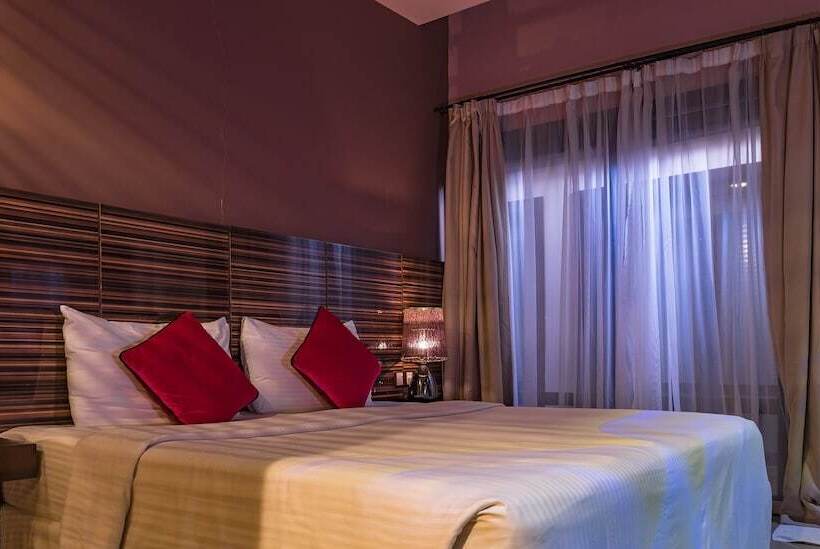 اتاق لوکس, Lvis Blancura