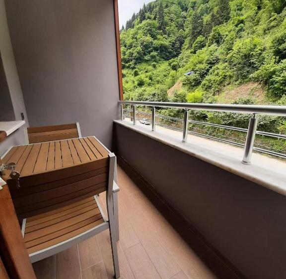 Quarto Deluxe com Sacada, Elegant Residence