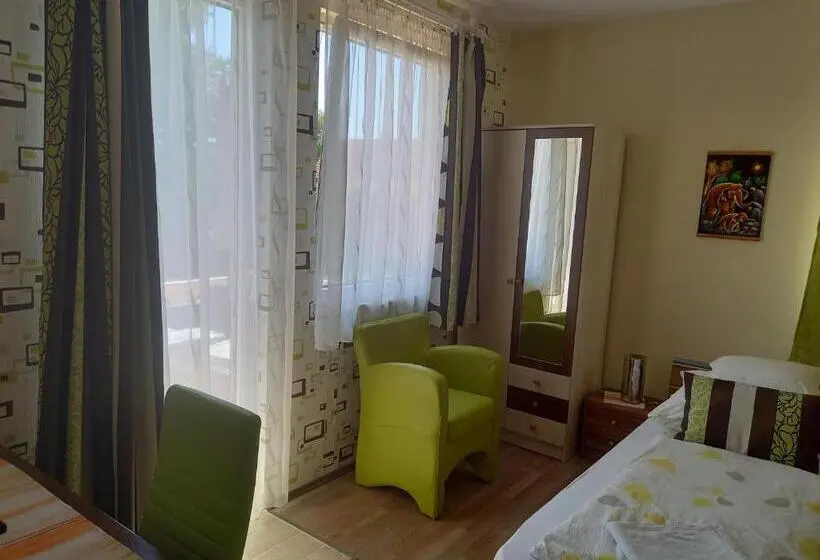 Habitació Economy, Médea Apartman