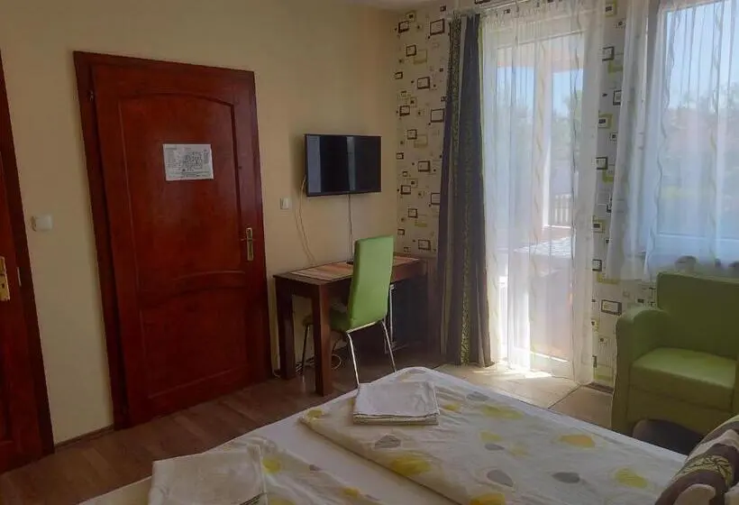 Habitació Economy, Médea Apartman