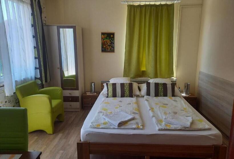 Quarto Economy, Médea Apartman