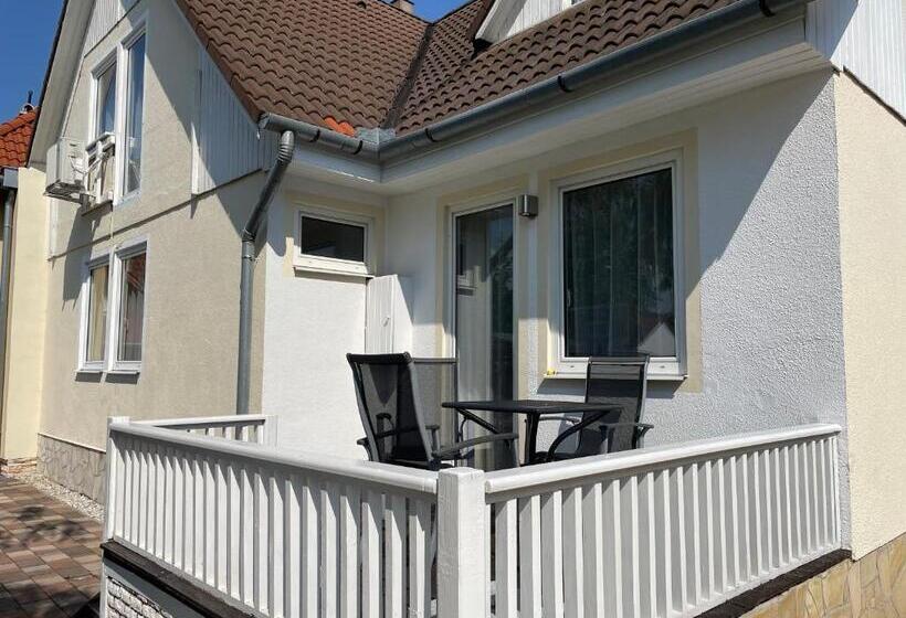 Camera Familiare, Médea Apartman