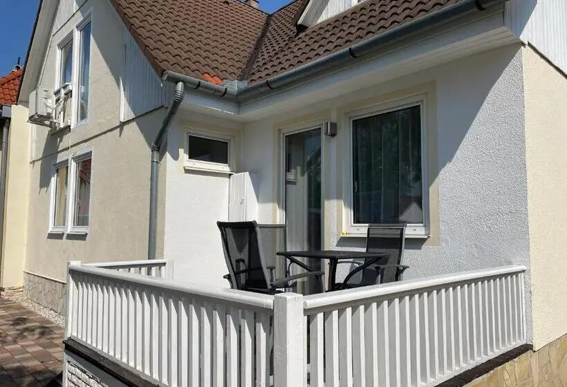 Family Room, Médea Apartman