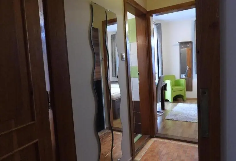 Family Room, Médea Apartman