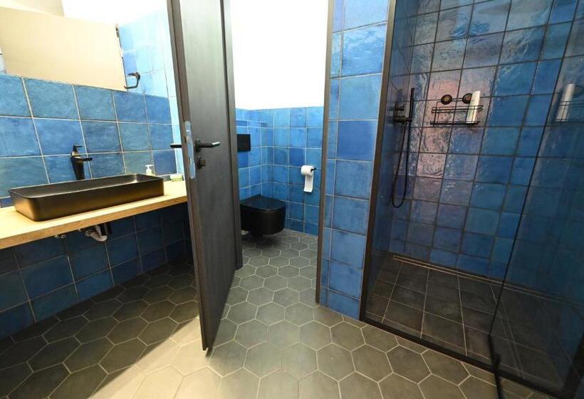 套房, Valečská Pálenice