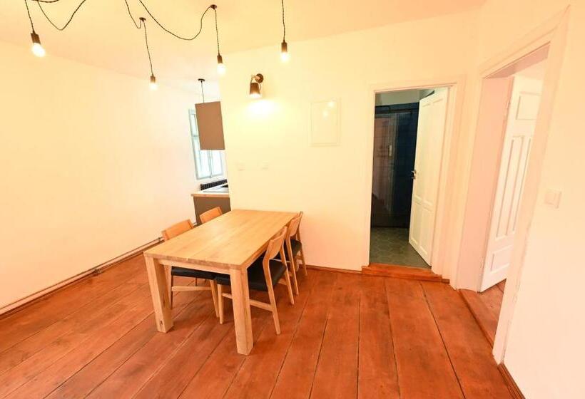 套房, Valečská Pálenice