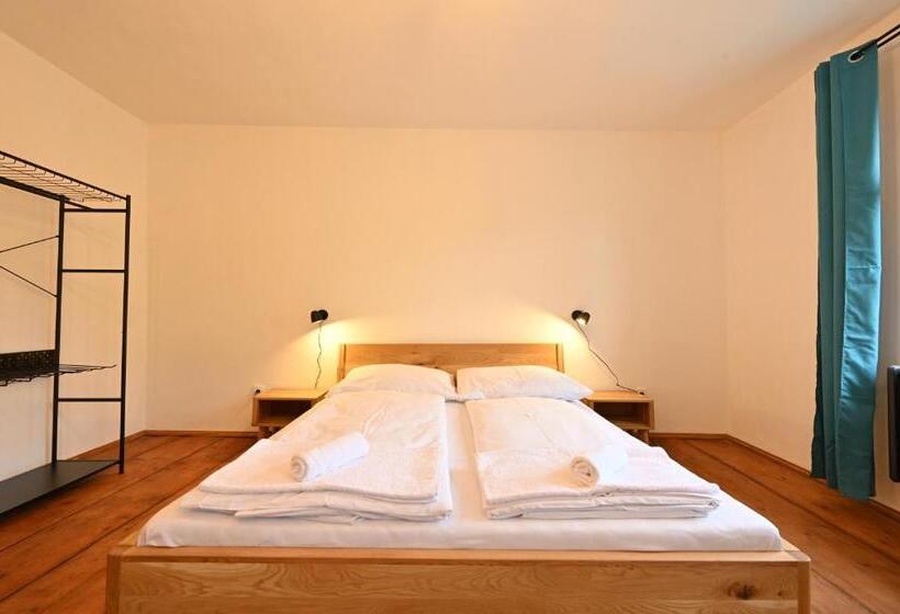 套房, Valečská Pálenice