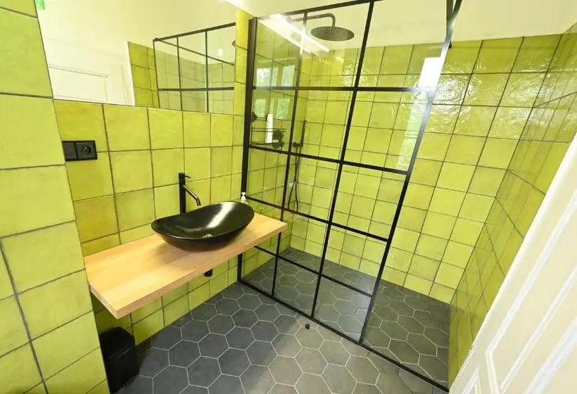 Standard Kolmen Hengen Huone, Valečská Pálenice