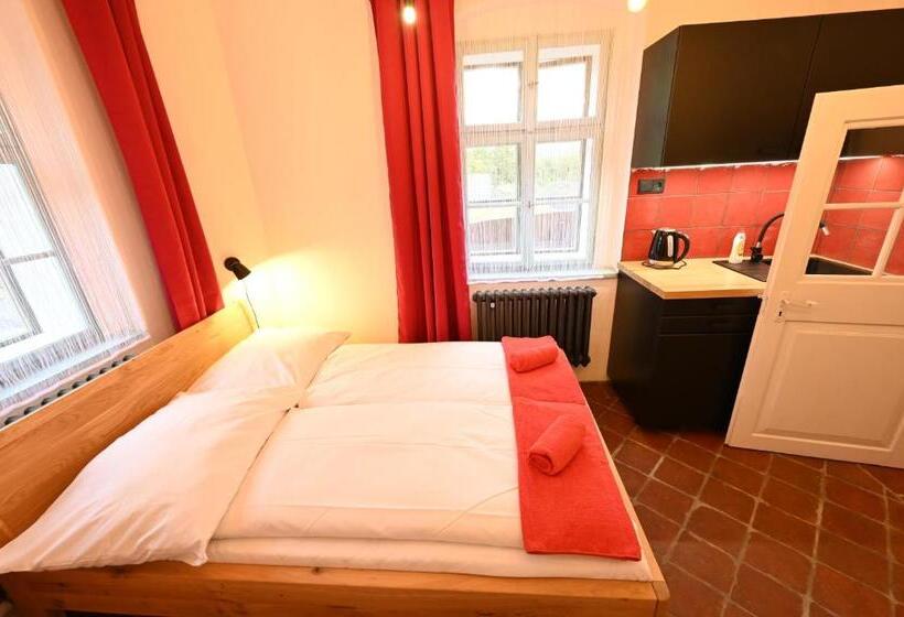 标准间, Valečská Pálenice