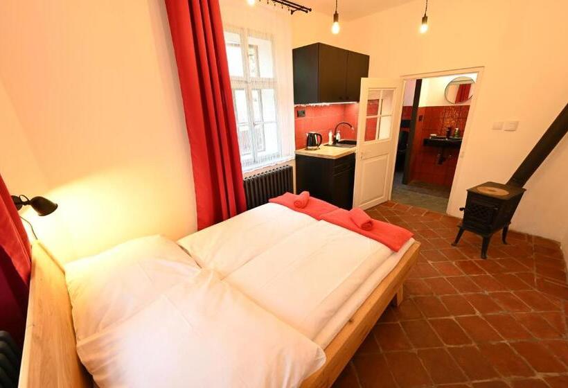 标准间, Valečská Pálenice