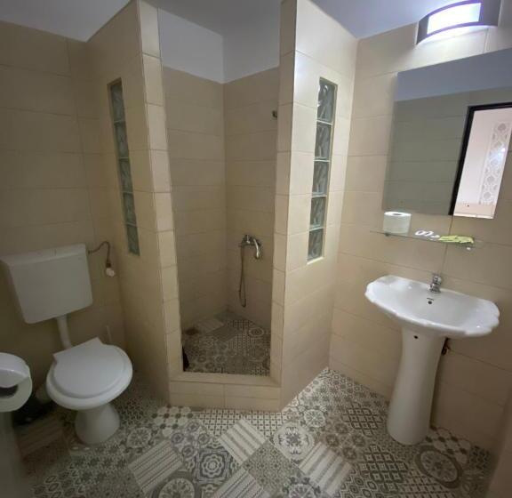 四人标准间, Vila Leul