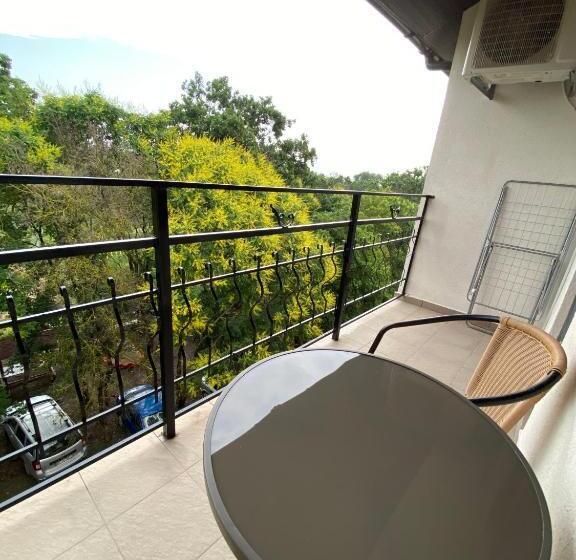 四人标准间, Vila Leul