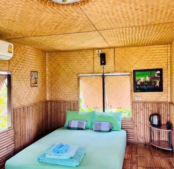 Standard Szoba Erkéllyel, Kratomrimtung Homestay กระท่อมริมทุ่งโฮมสเตย์