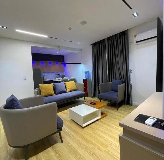 1 Bedroom Penthouse Apartment, Casa